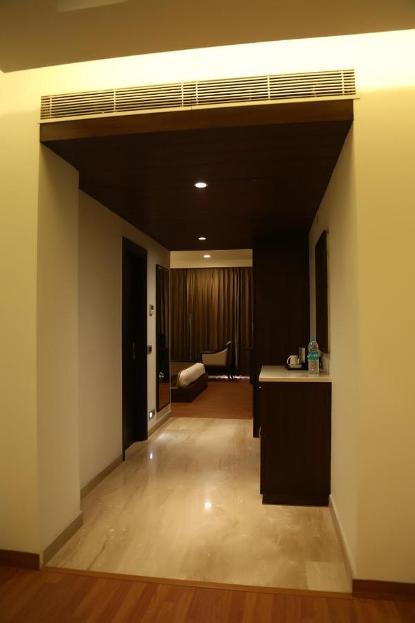 Hotel Imperia Suites Jalandhar Buitenkant foto