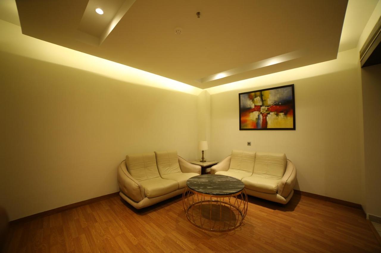 Hotel Imperia Suites Jalandhar Buitenkant foto