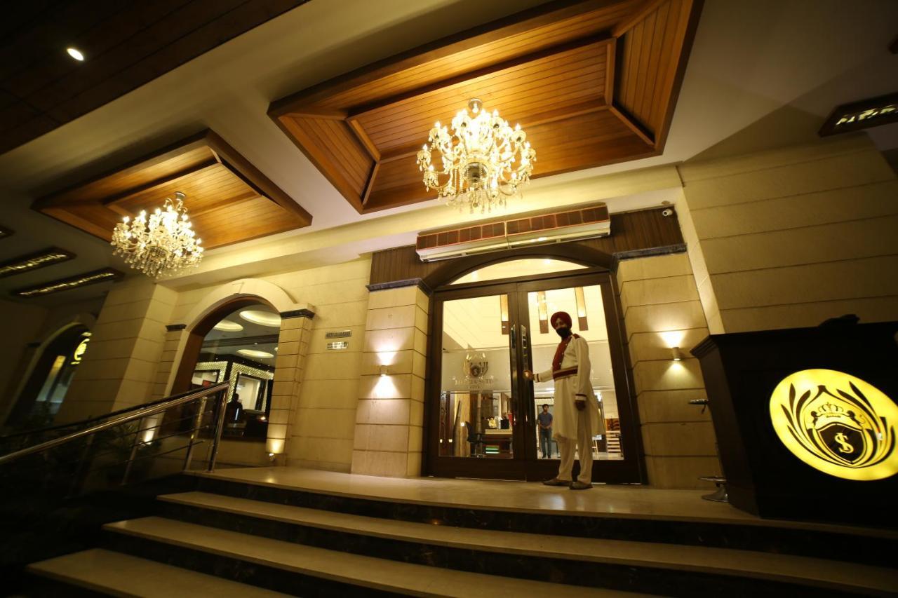 Hotel Imperia Suites Jalandhar Buitenkant foto