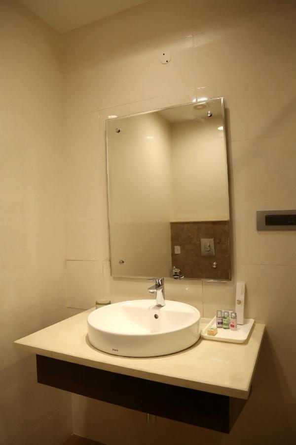 Hotel Imperia Suites Jalandhar Buitenkant foto