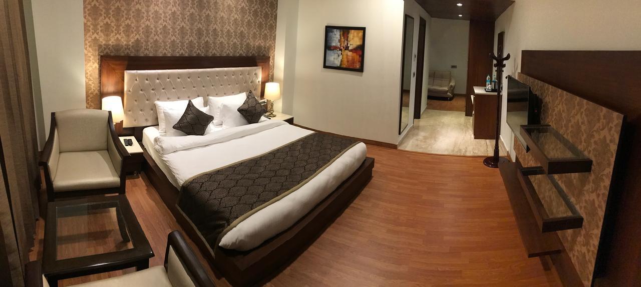 Hotel Imperia Suites Jalandhar Buitenkant foto