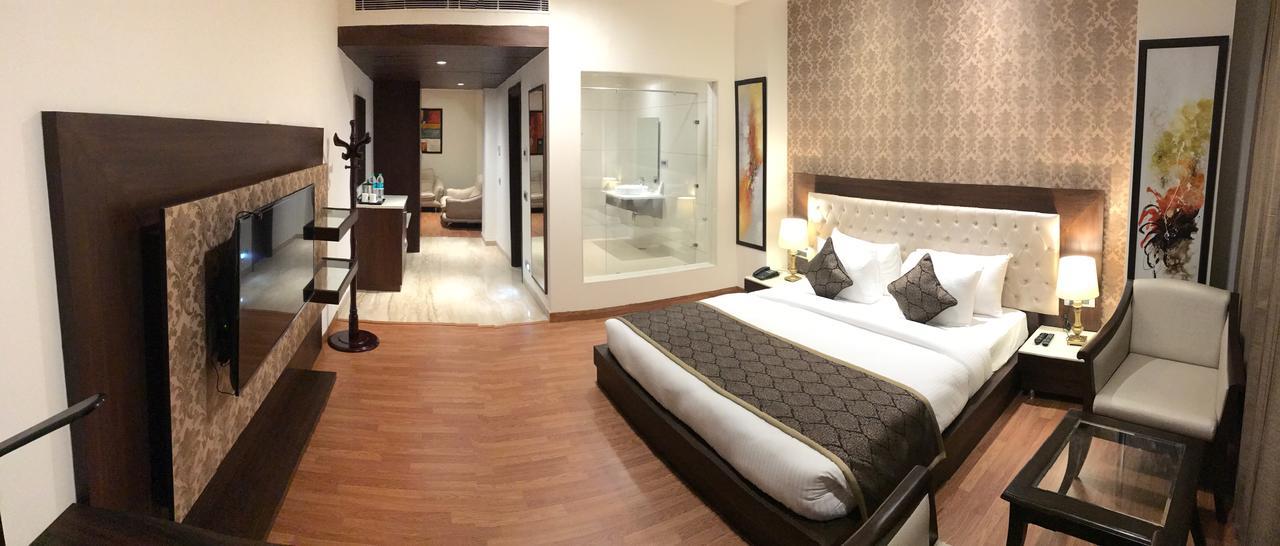 Hotel Imperia Suites Jalandhar Buitenkant foto
