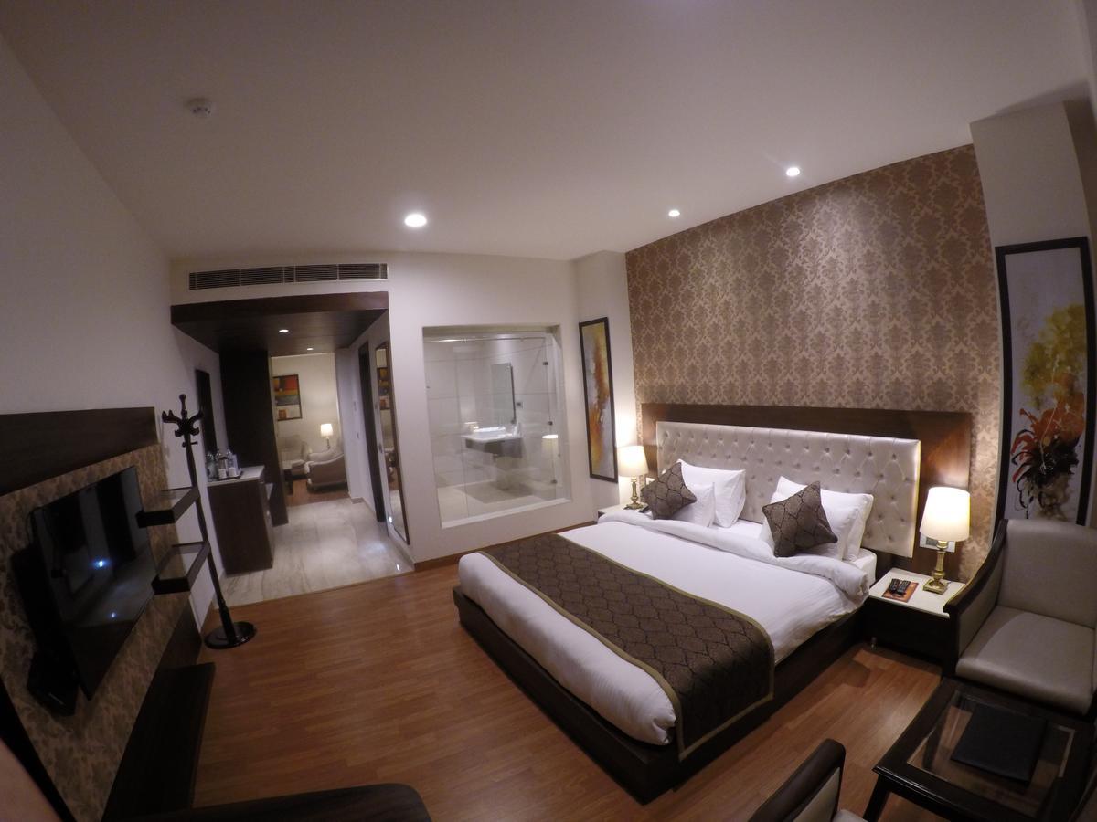 Hotel Imperia Suites Jalandhar Buitenkant foto