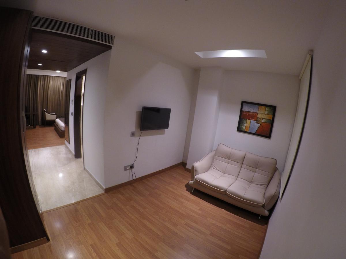 Hotel Imperia Suites Jalandhar Buitenkant foto