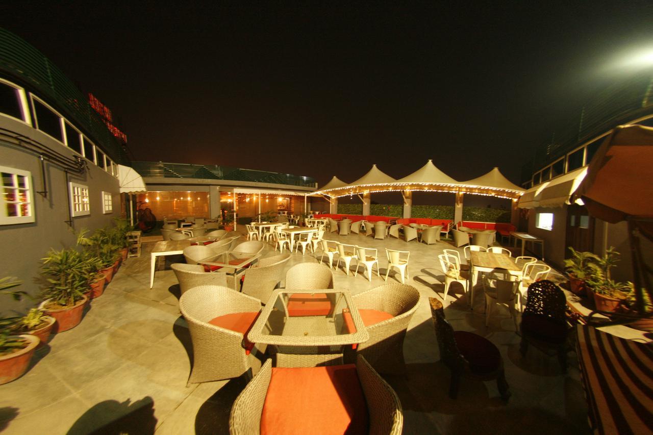 Hotel Imperia Suites Jalandhar Buitenkant foto