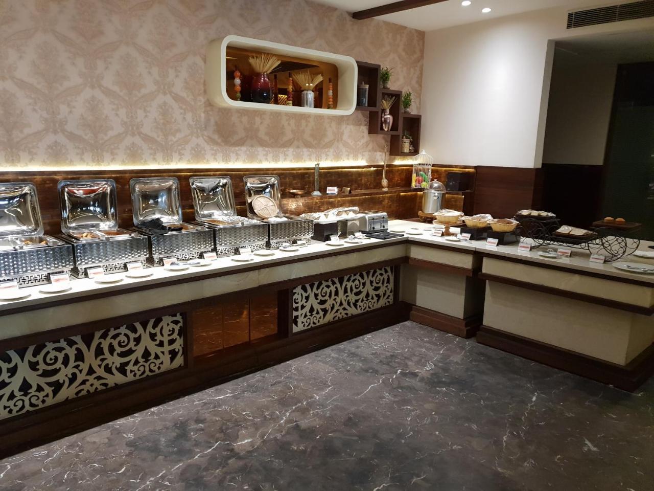 Hotel Imperia Suites Jalandhar Buitenkant foto